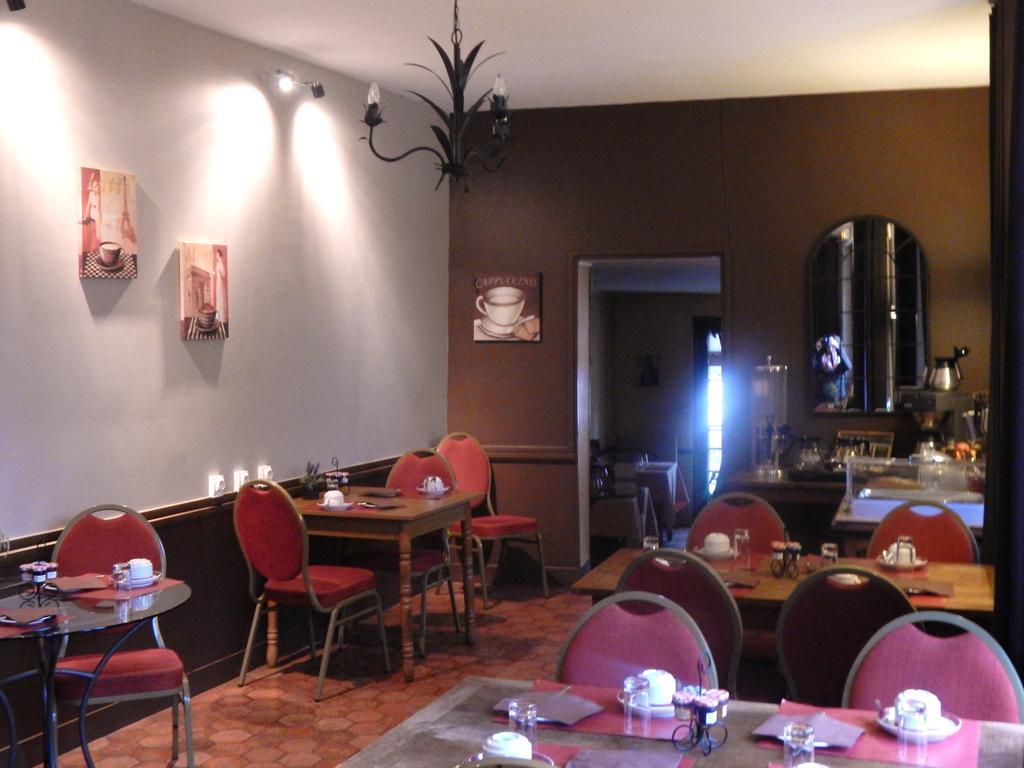 Hotel Restaurant Le Cygne Conches-en-Ouche Esterno foto
