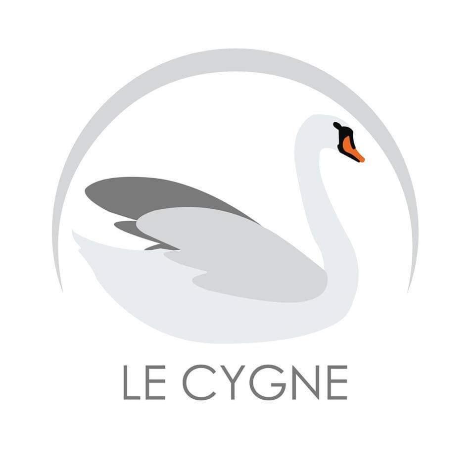 Hotel Restaurant Le Cygne Conches-en-Ouche Esterno foto
