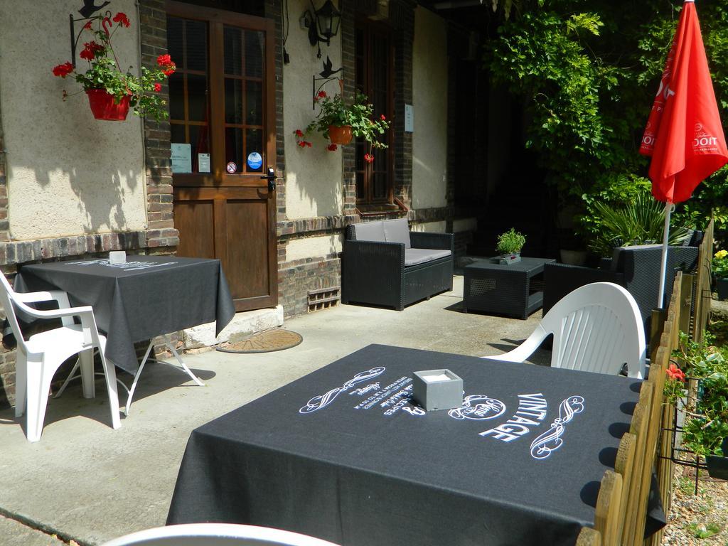 Hotel Restaurant Le Cygne Conches-en-Ouche Esterno foto