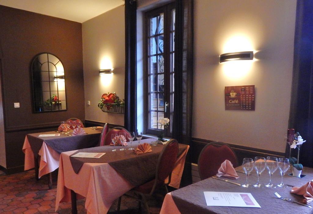 Hotel Restaurant Le Cygne Conches-en-Ouche Esterno foto