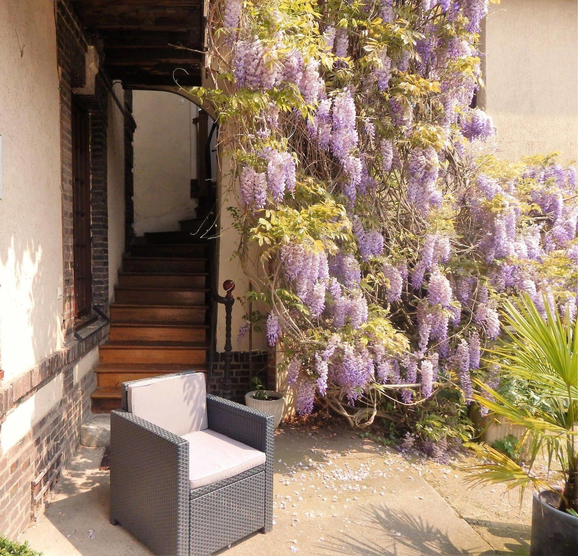 Hotel Restaurant Le Cygne Conches-en-Ouche Esterno foto